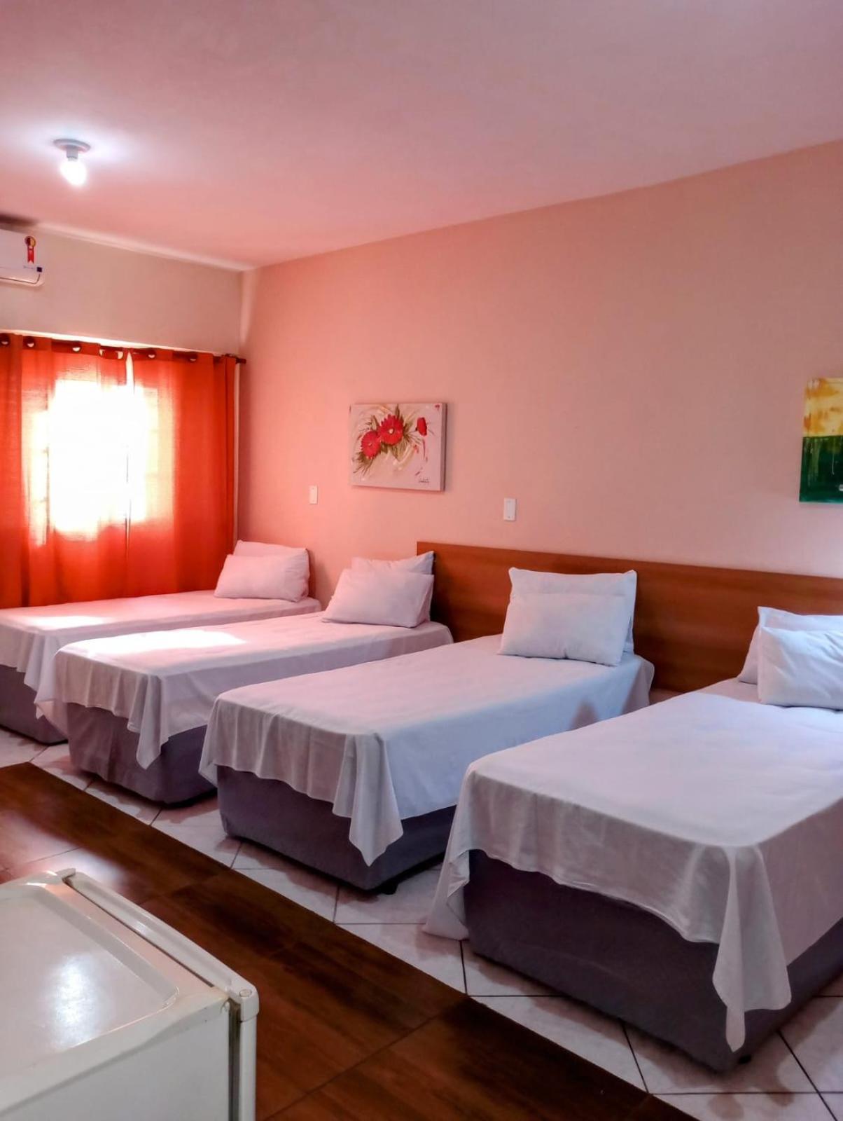 Calabreza Hotel E Restaurante Três Corações Kültér fotó